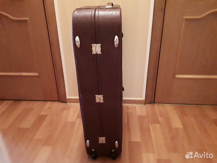 Новые Чемоданы кожаные 2-х колёсные