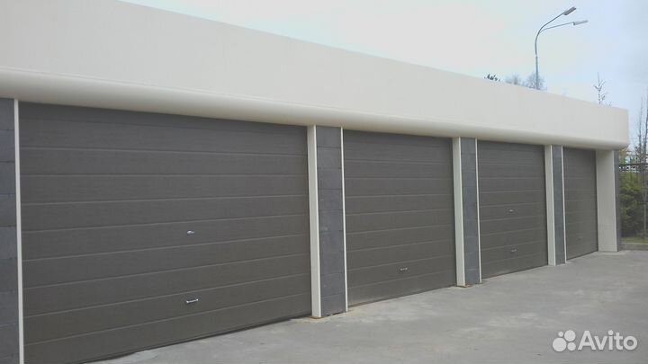 Секционные гаражные ворота DoorHan Alutech