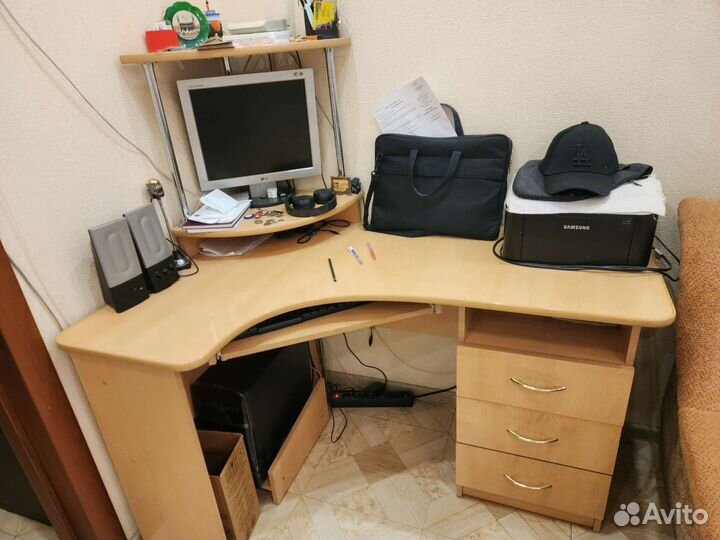 Компьютерный стол