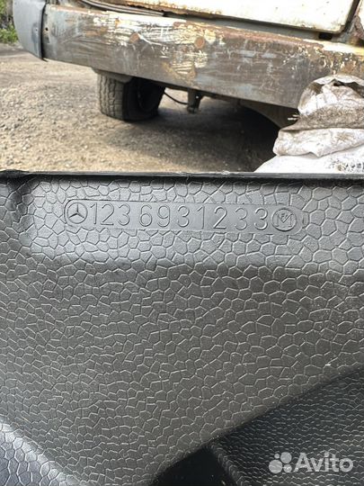 Накладки боковые в багажник W123