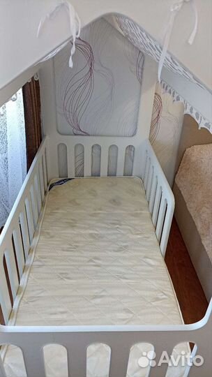 Детская кровать домик с матрасом