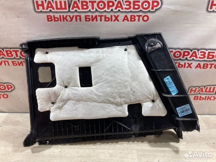 Обшивка багажника задняя правая Bmw X5 (E-70) 2010