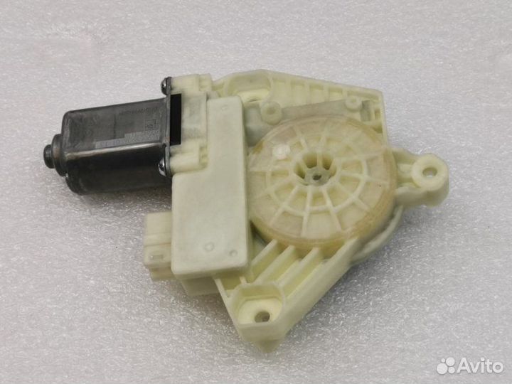Моторчик стеклоподъемника передний правый
