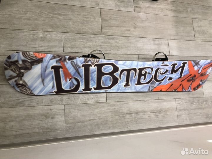 Сноуборд с креплениями