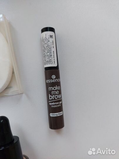 Спонж, праймер, тональный крем, тушь для бровей