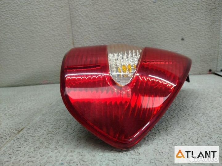 Стоп-сигнал задний правый toyota prius