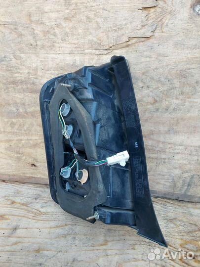 Фонарь задний правый Toyota Prius 2 NHW20 2005