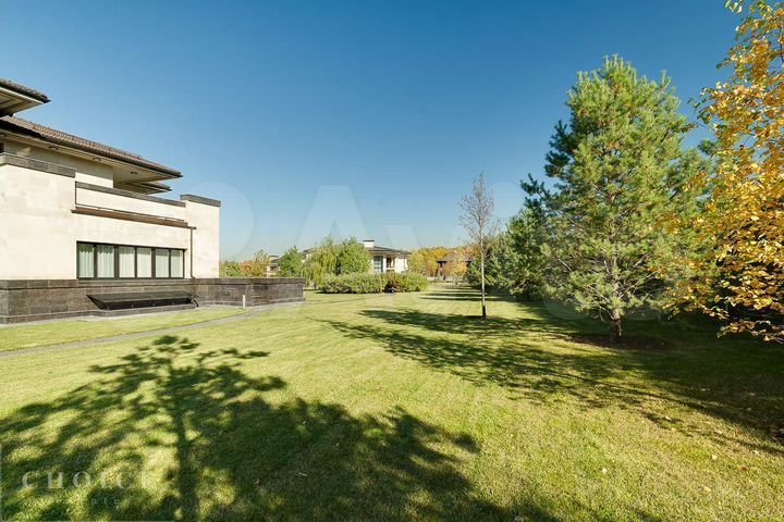 Коттедж 1145 м² на участке 37,4 сот.