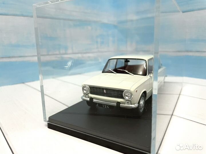 Модель ваз 2101 (fiat 124 ) 1:24 металл