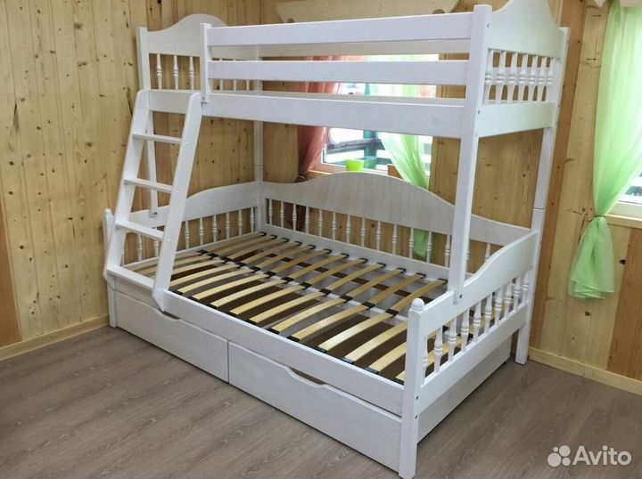 Детская кровать из сосны с ящиками