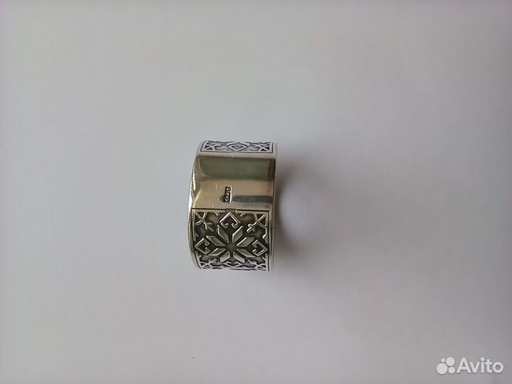 Серебряное кольцо