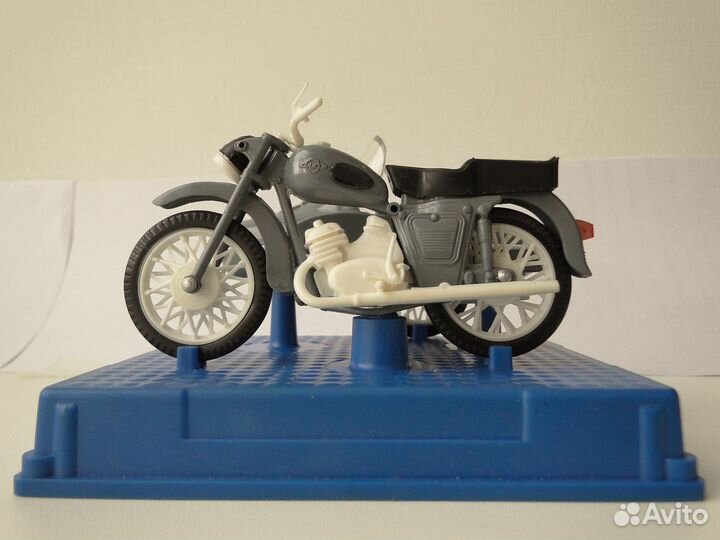 Из СССР. 1:24 Иж-Юпитep 2К. Модель мотоцикла