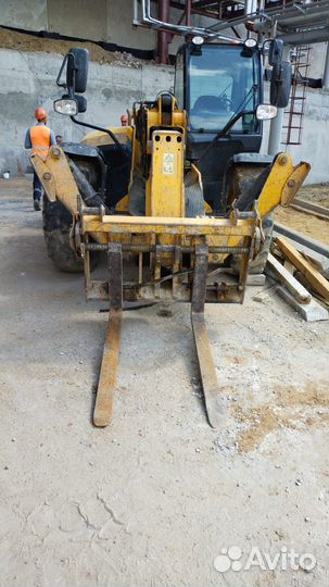 Телескопический погрузчик JCB 540-140, 2013