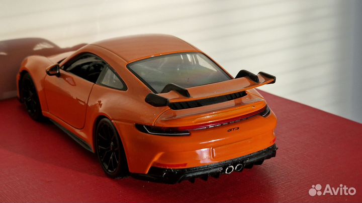 Можель авто Burago 1:24 Porshe 911
