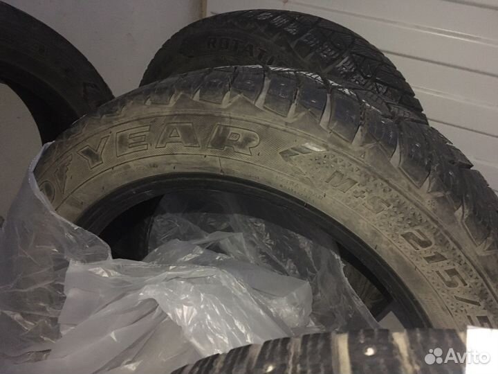 Goodyear Ultragrip 600 215/55 R17 98T