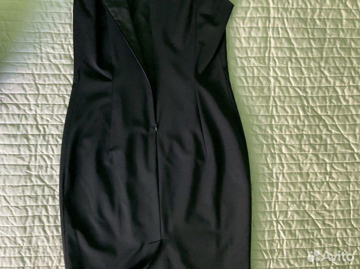 Платье-футляр