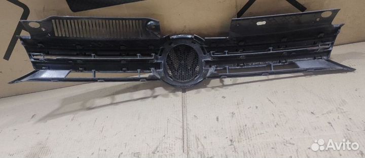 Решетка радиатора 5K0853653 Volkswagen Golf 6