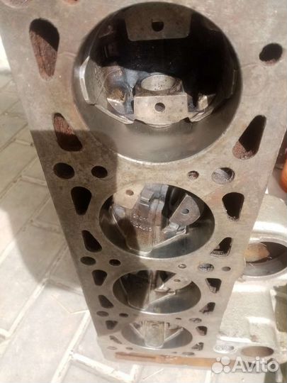Блок циллиндров с поршнями