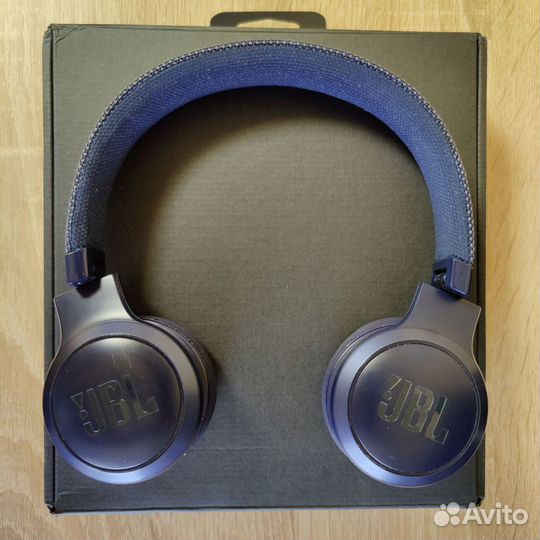 Bluetooth наушники JBL Live 400BT