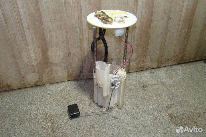 Датчик уровня топлива Toyota Land Cruiser 200