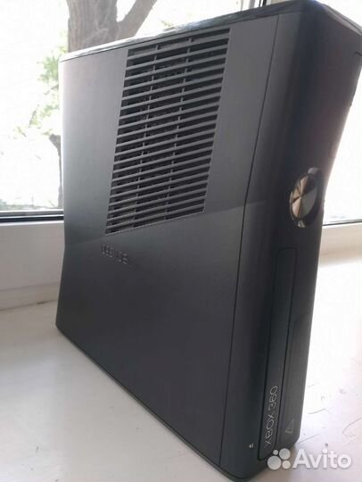 Приставка Xbox 360 slim