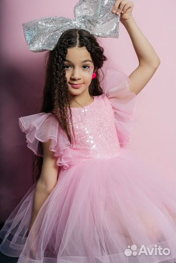 Нарядное платье для девочки ручной работы