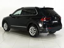 Volkswagen Tiguan 2.0 AMT, 2018, 125 713 км, с пробегом, цена 2 559 000 руб.