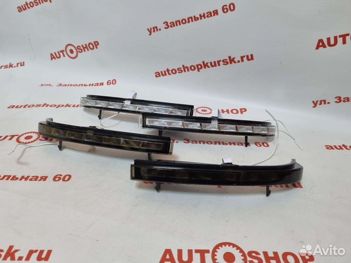 Бегущий повторитель поворотника в зеркале priora