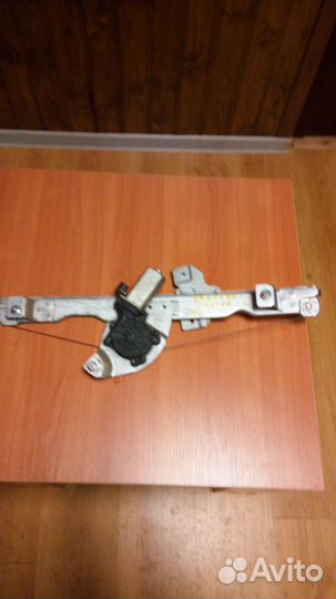 Передн. лев.эл.стеклоподьемник Рено сандеро Дастер