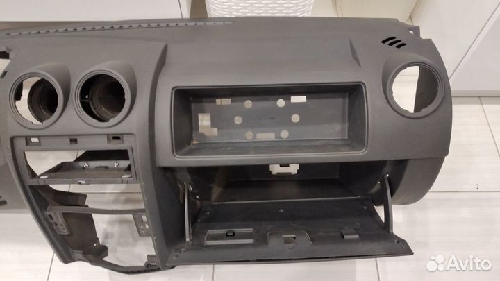 Торпедо панель приборов Renault Logan 1 Sandero