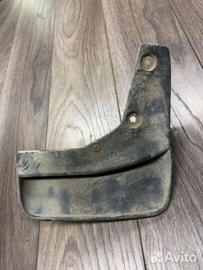 Брызговик передний левый Mitsubishi Lancer 9 седан