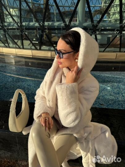 Шуба из экомеха с капюшоном