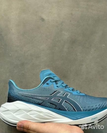 Кроссовки беговые Asics Novablast 4