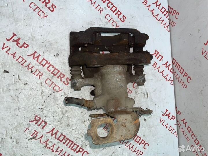 Суппорт тормозной задний левый Toyota Avensis T270