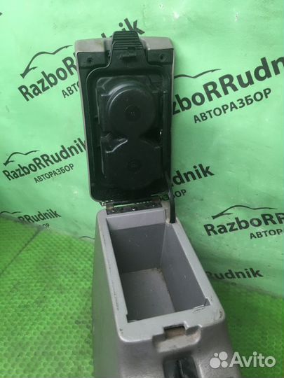 Подлокотник Nissan Primera (P11) II рестайлинг (19