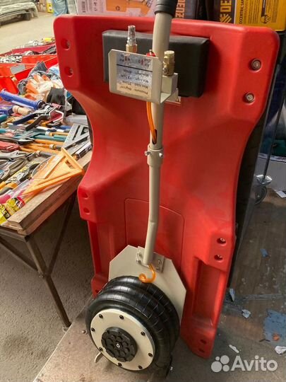 Пневмодомкрат