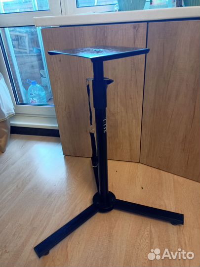 Стойки для студийных мониторов