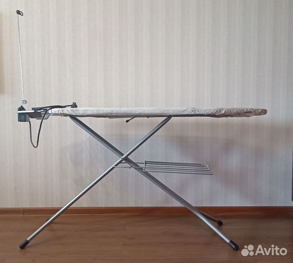 Гладильная доска с розеткой и держателем провода