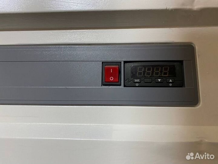 Холодильный шкаф