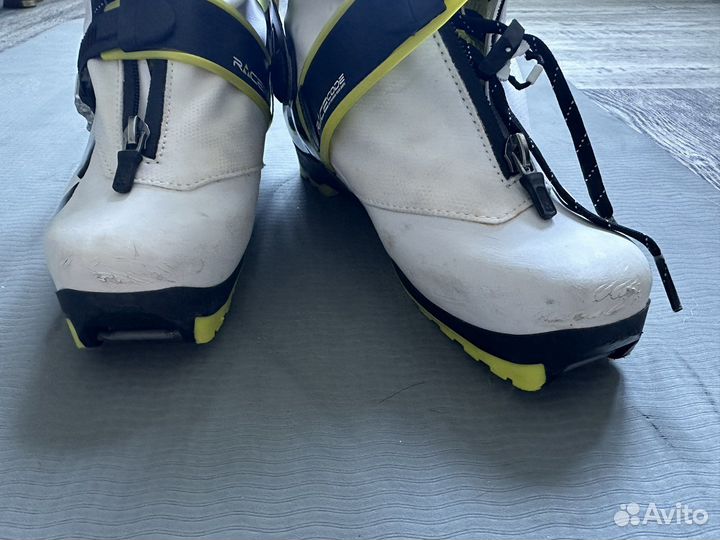 Лыжные ботинки fisher carbonlite skate + бахилы