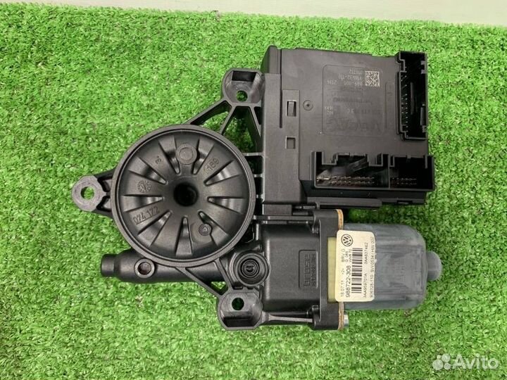 Моторчик стеклоподъемника передний Volkswagen