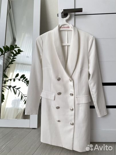 Платье пиджак белое