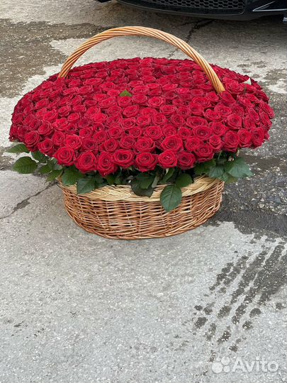 Цветы в корзине