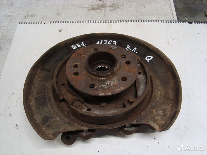 Кулак задний левый W251 M272