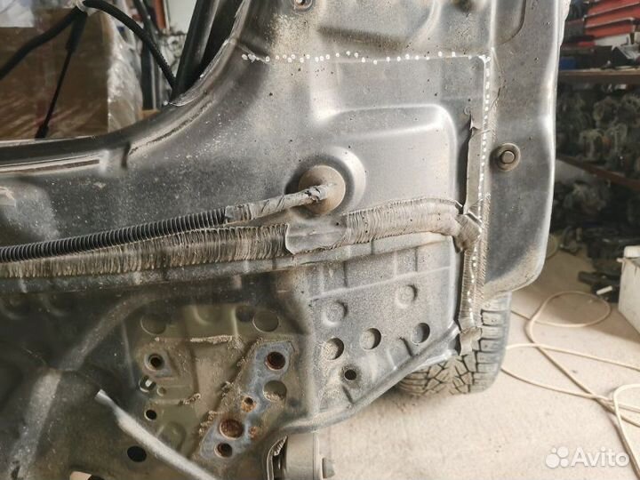 Панель задний Toyota Avensis 3