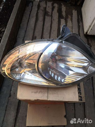 Фара toyota funcargo