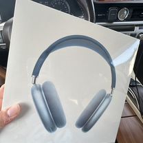 Airpods max голубого цвета