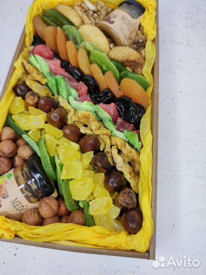 Букет из орехов и сухофруктов, подарочный бокс