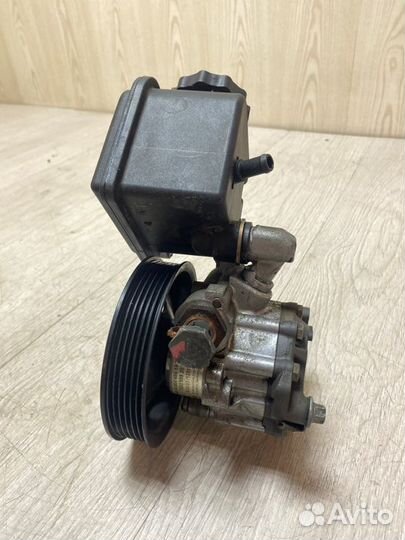 Насос гидроусилителя руля Mercedes Benz E320 W211