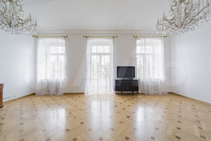 6-к. квартира, 225 м², 3/7 эт.